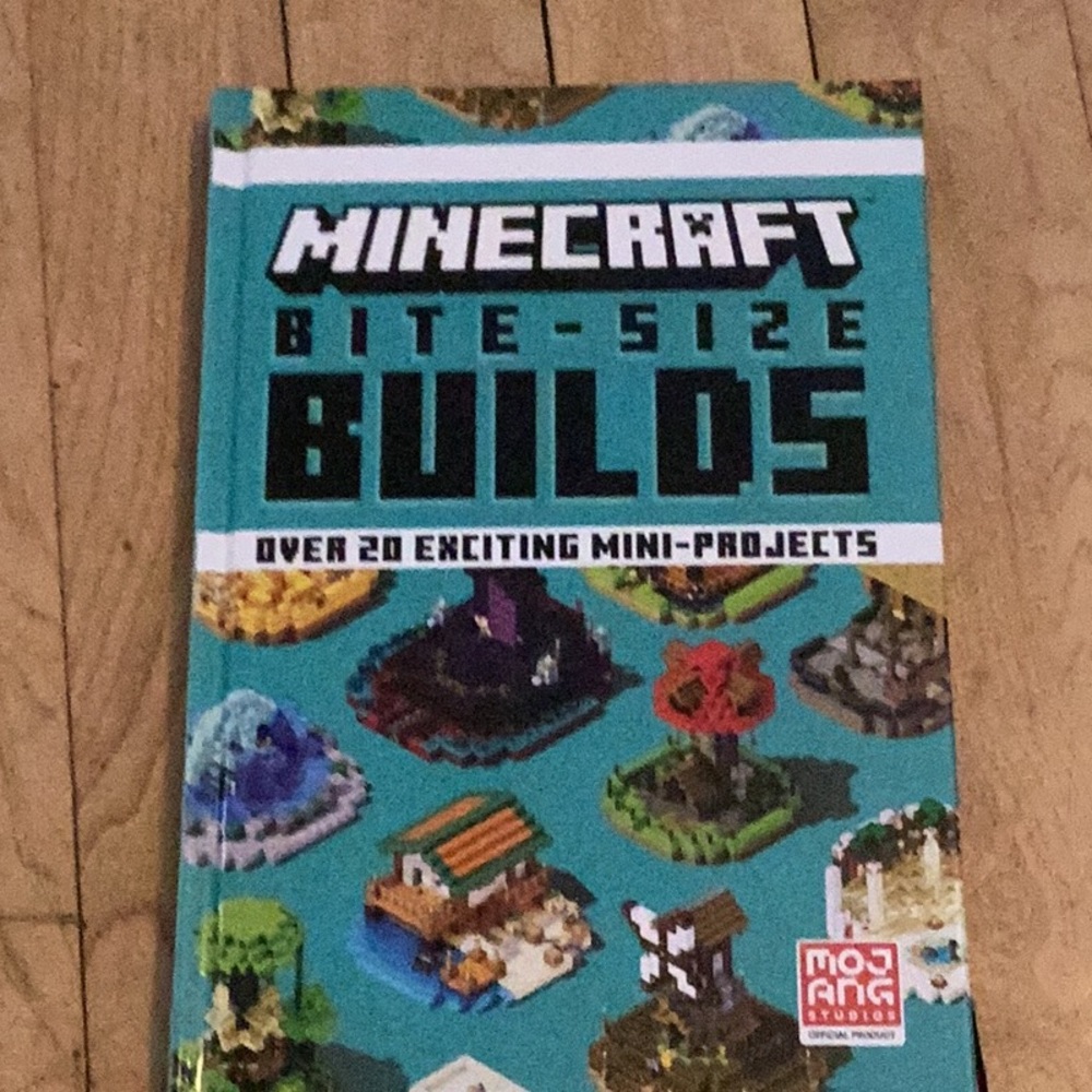 Mincraft Books, lot of 2, Guide to Creative, Mini projects/builds - Picture 2 of 4
